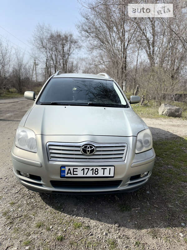2005 toyota avensis