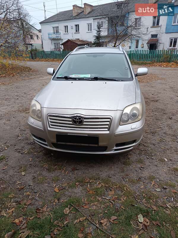 2005 toyota avensis