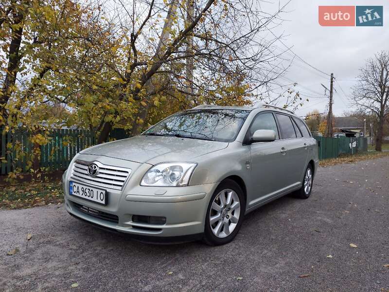 2005 toyota avensis