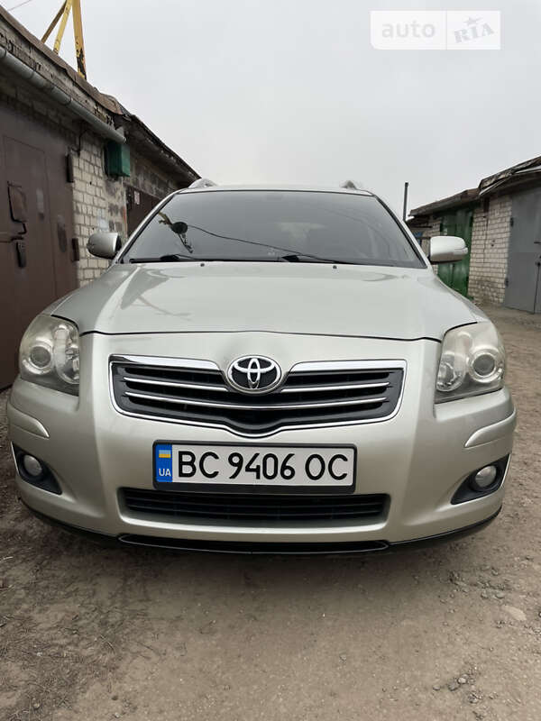 2008 toyota avensis