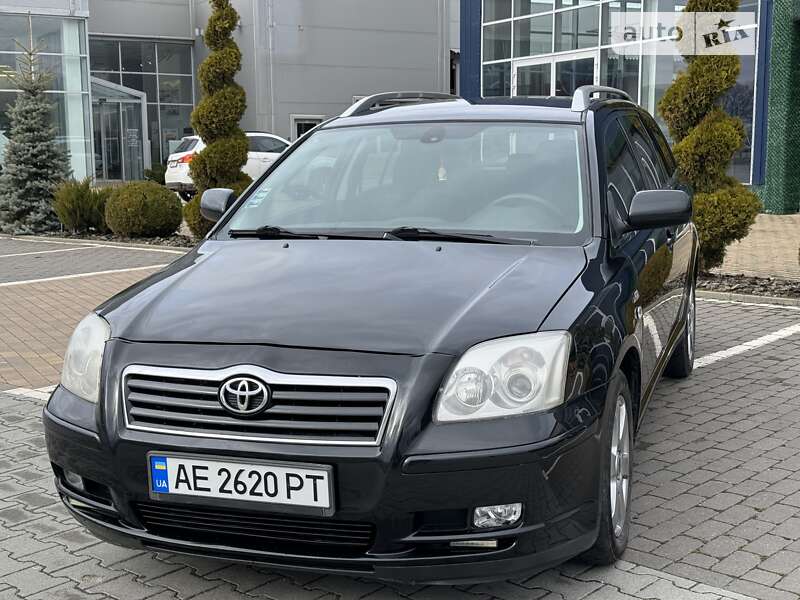 2005 toyota avensis