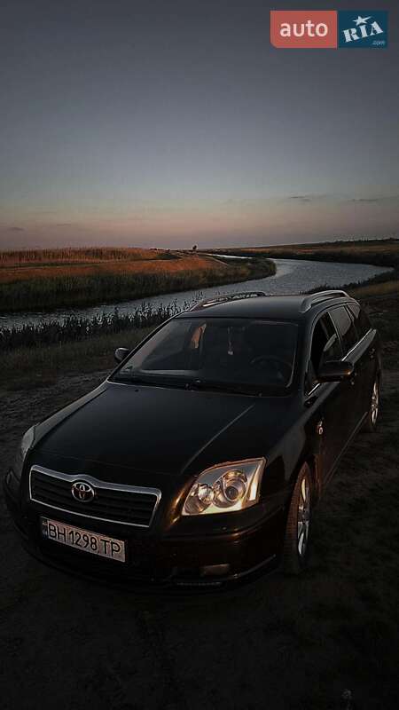 2005 toyota avensis
