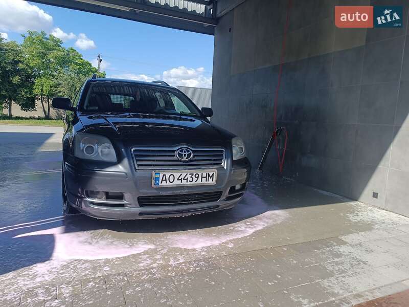 2005 toyota avensis