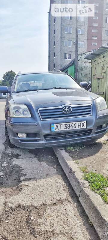 2005 toyota avensis