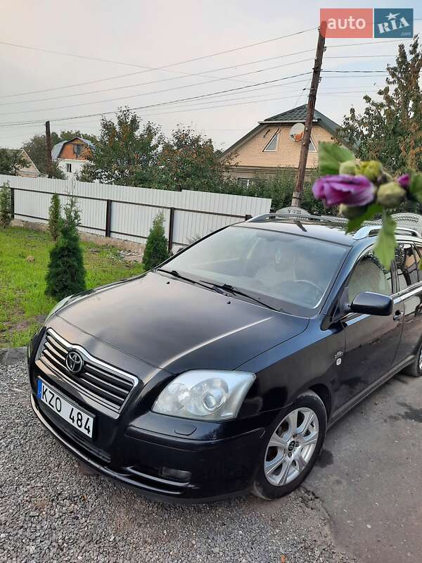 2005 toyota avensis