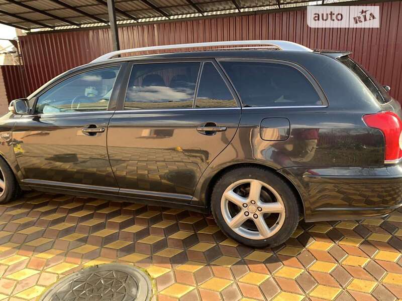 2008 toyota avensis