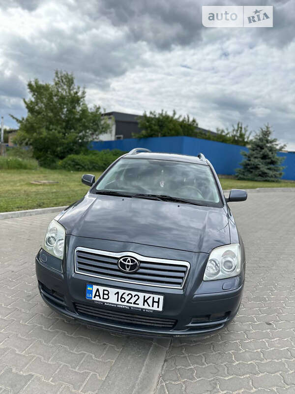 2005 toyota avensis