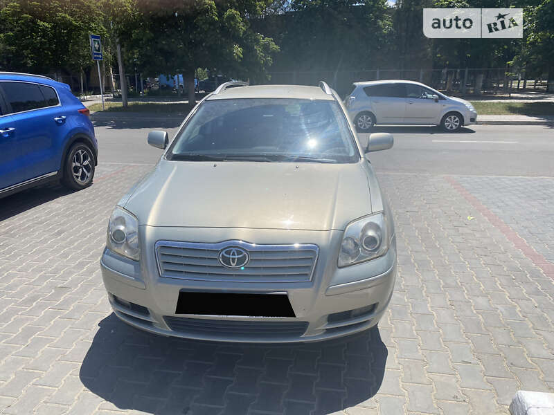 2005 toyota avensis