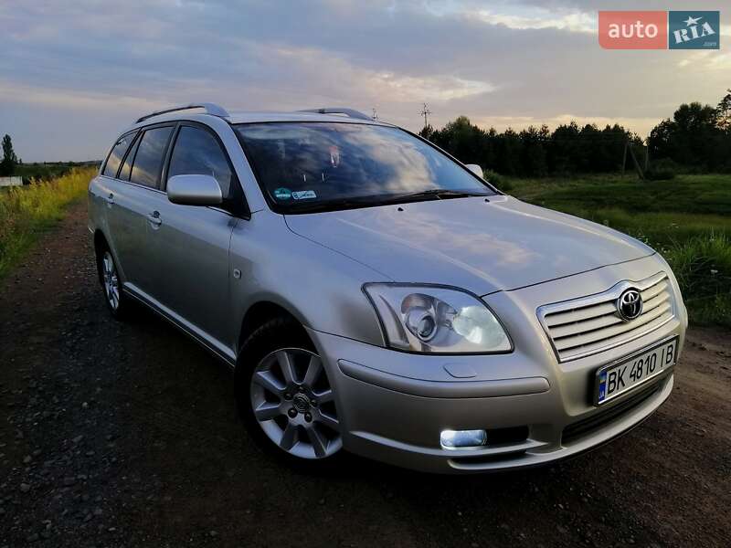 2005 toyota avensis