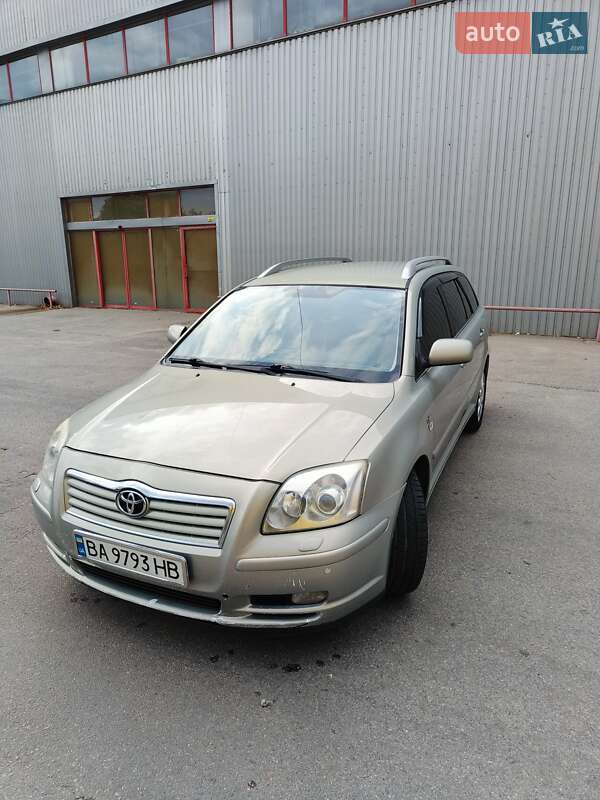 2005 toyota avensis
