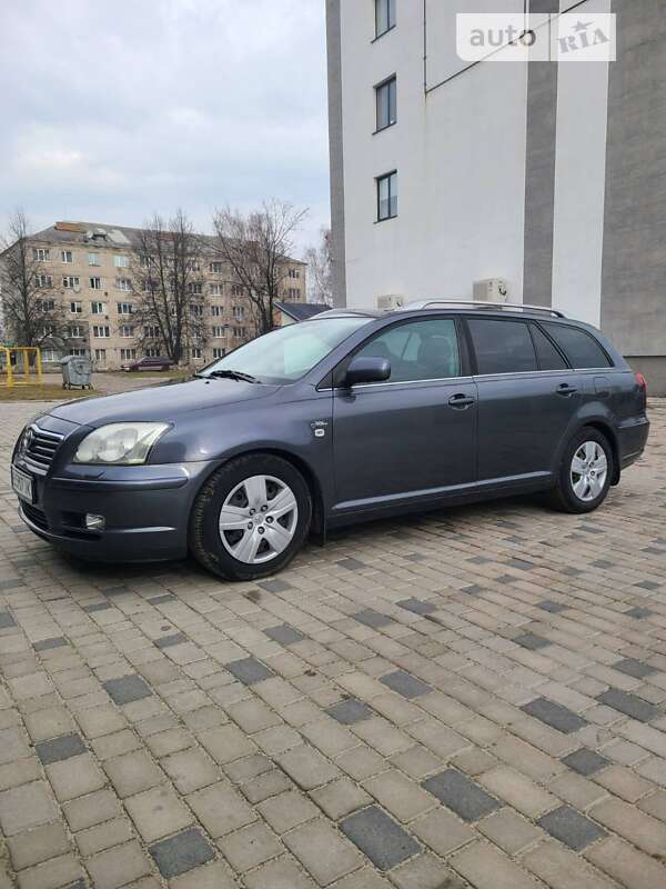 2005 toyota avensis