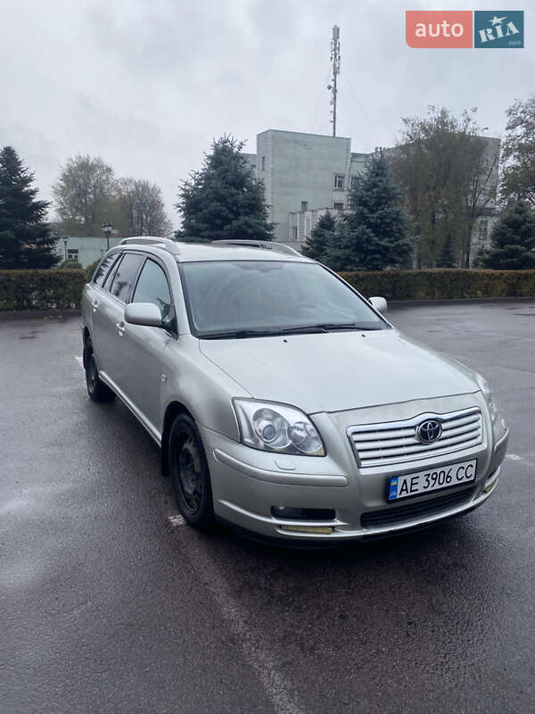 2005 toyota avensis