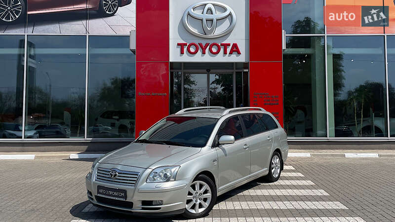 2005 toyota avensis