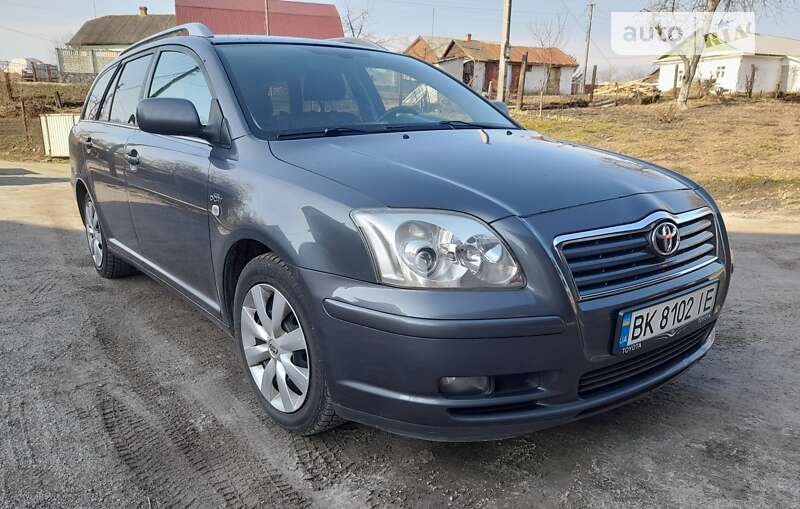 2005 toyota avensis