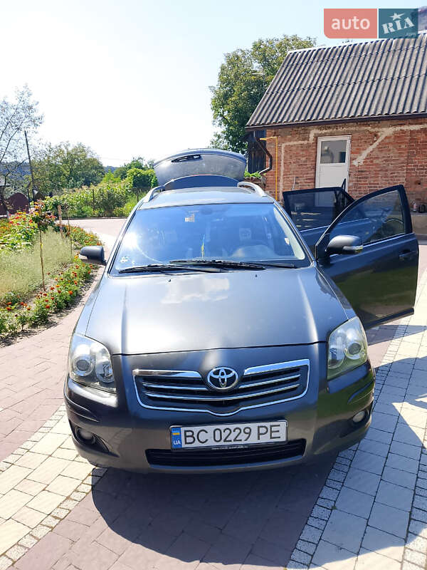 2007 toyota avensis