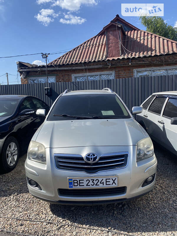 2008 toyota avensis