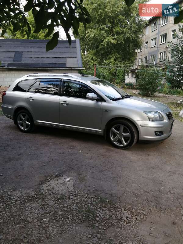 2008 toyota avensis
