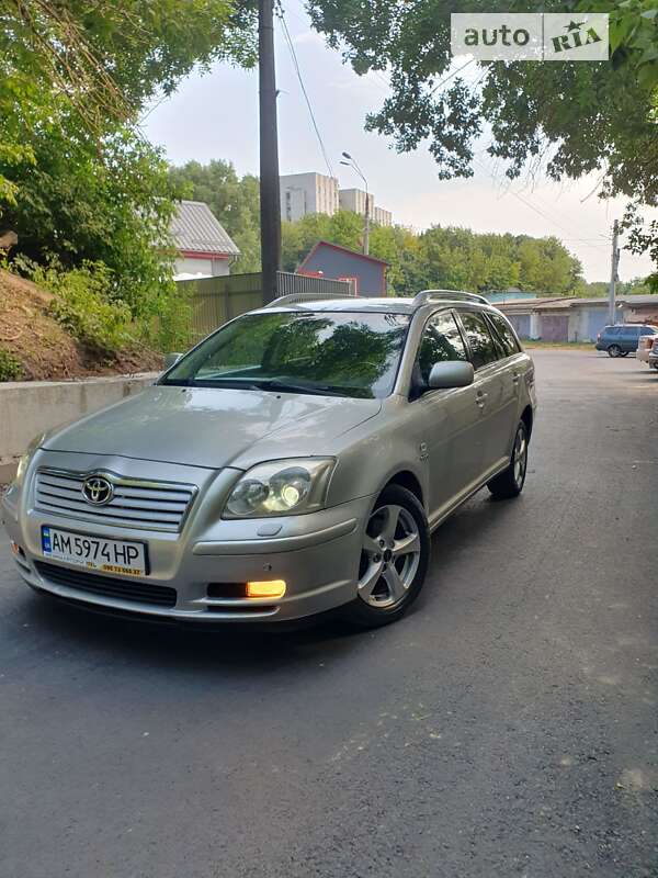 2005 toyota avensis