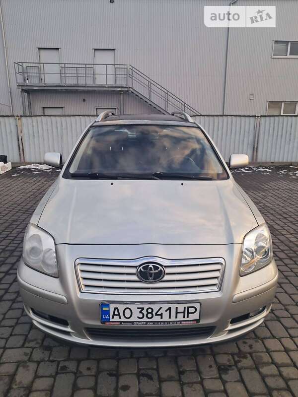 2005 toyota avensis