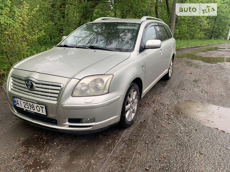 2005 toyota avensis