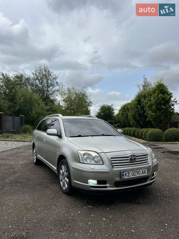 2005 toyota avensis