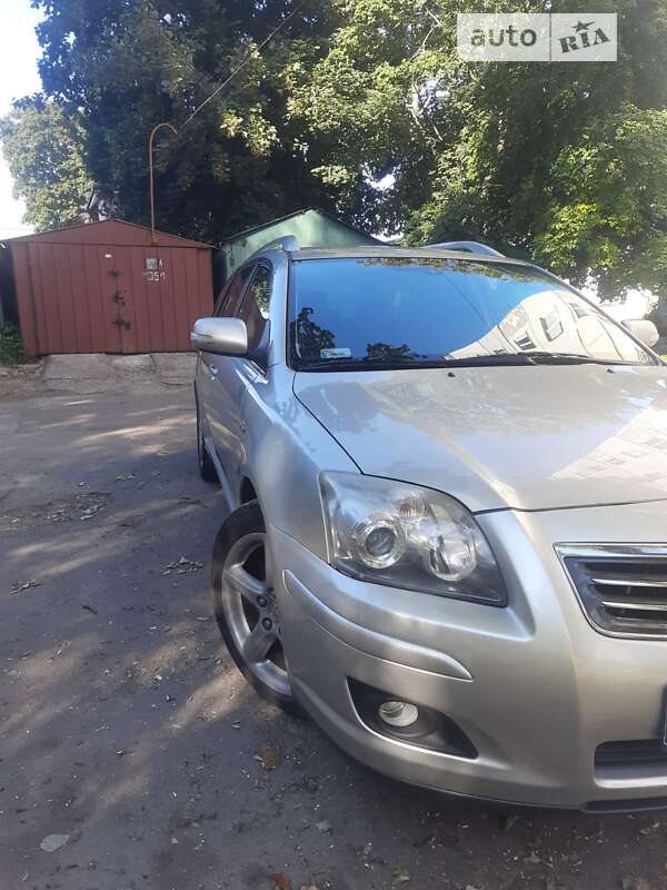 2006 toyota avensis