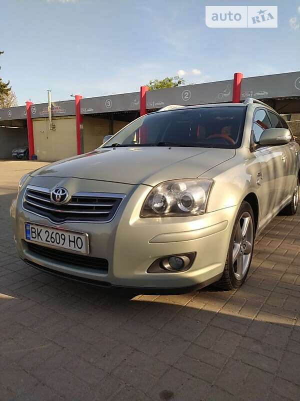 2008 toyota avensis