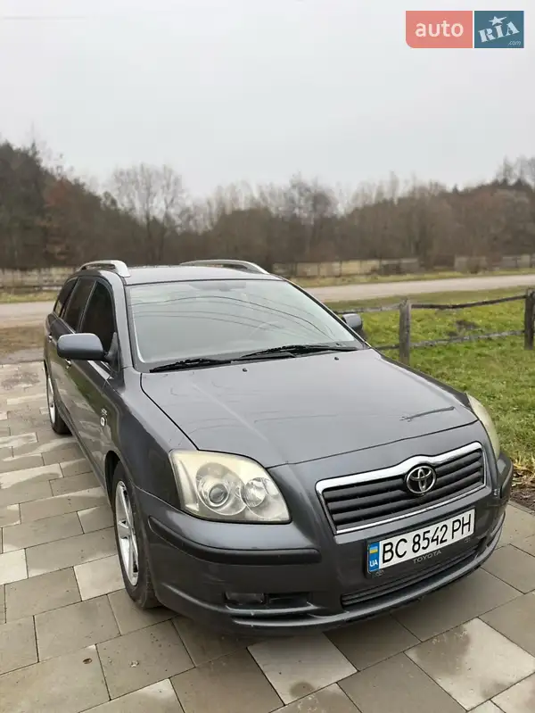 2005 toyota avensis