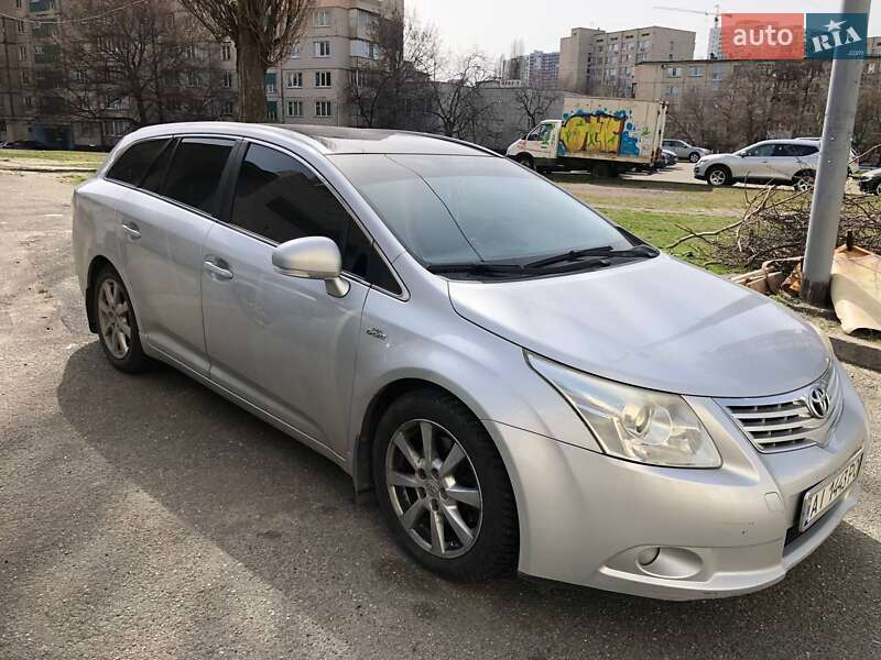 2010 toyota avensis
