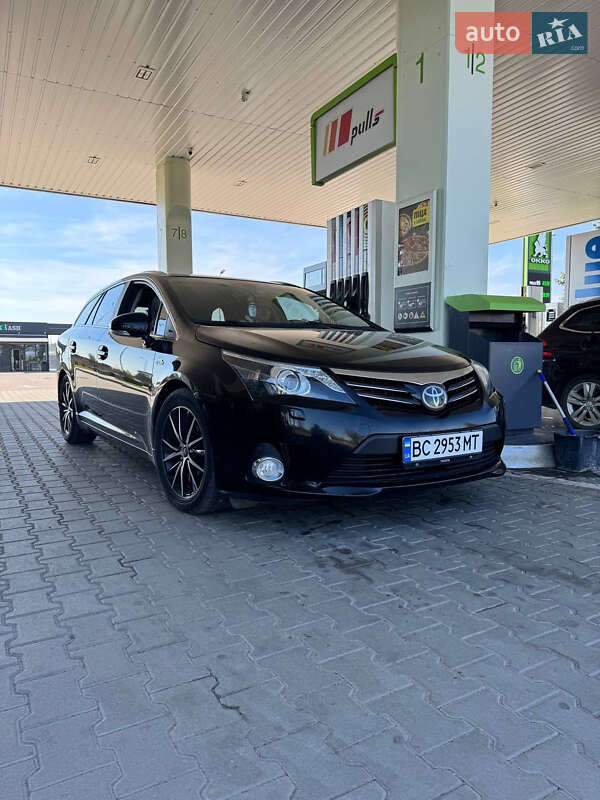2012 toyota avensis