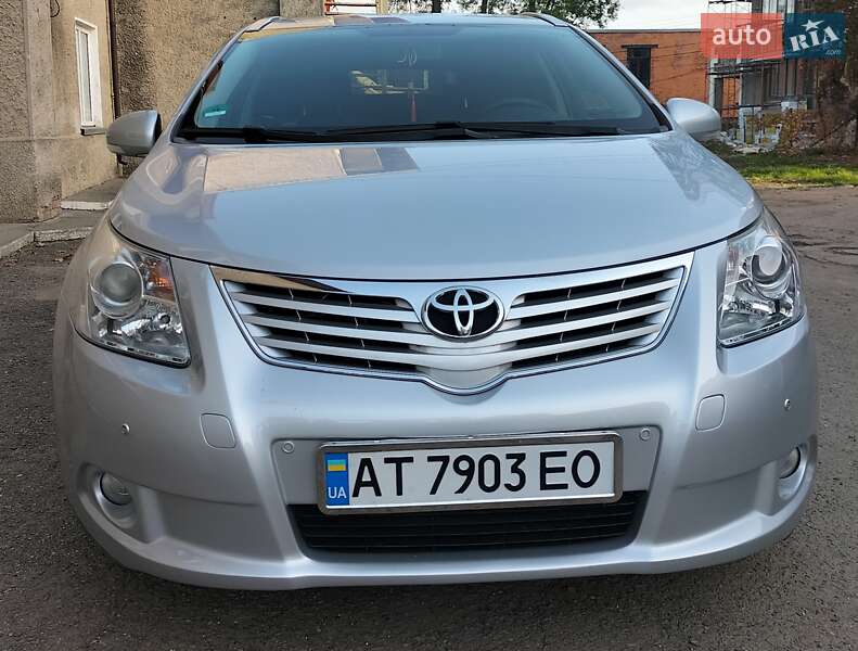 2010 toyota avensis
