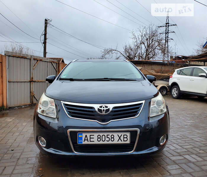2010 toyota avensis