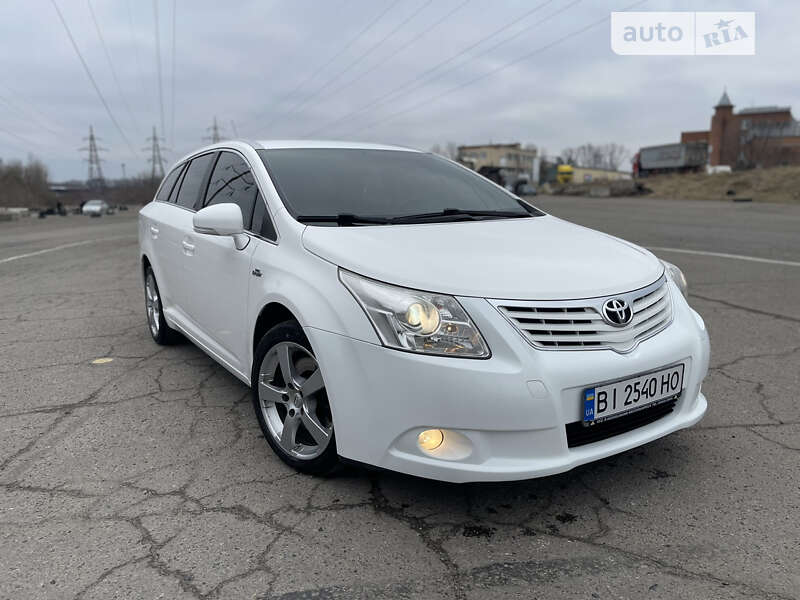 2010 toyota avensis