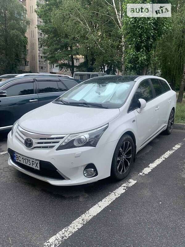 2012 toyota avensis