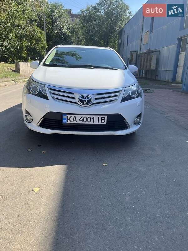 2012 toyota avensis