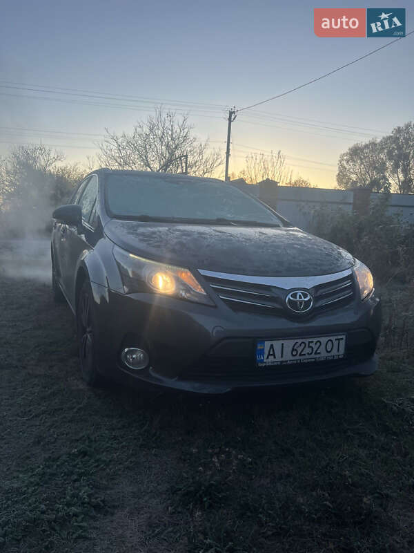 2014 toyota avensis