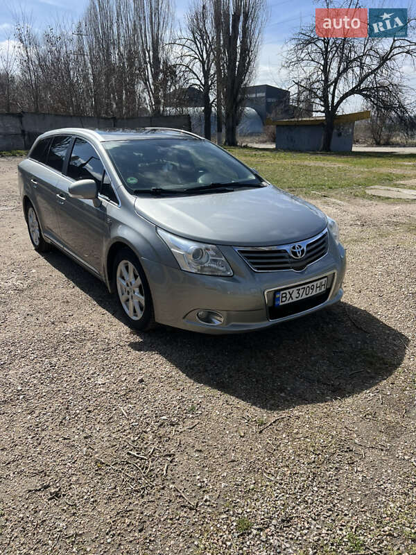 2010 toyota avensis