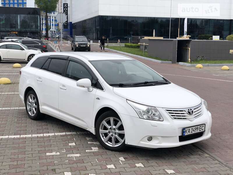2011 toyota avensis