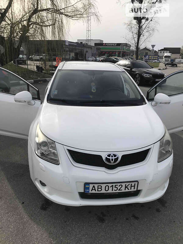 2011 toyota avensis