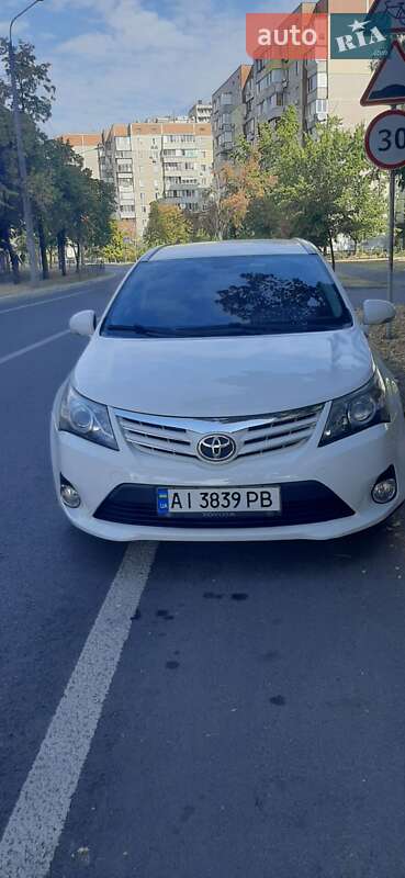 2015 toyota avensis