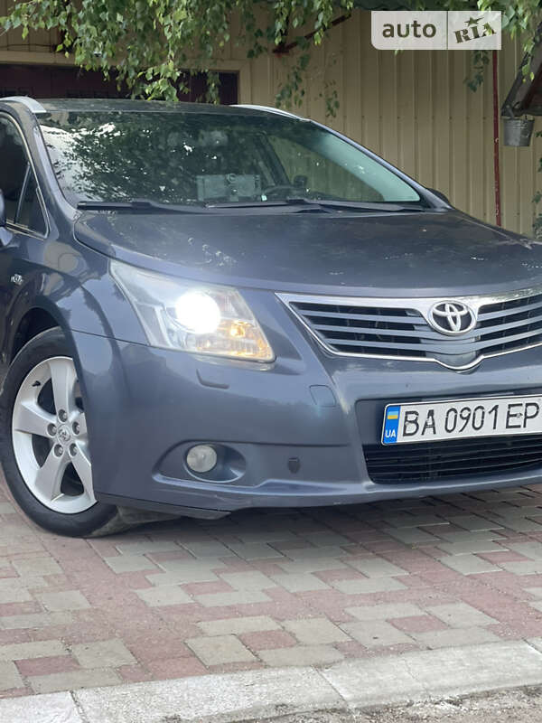 2010 toyota avensis