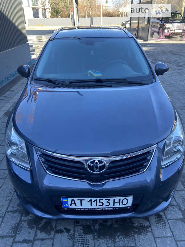 2010 toyota avensis