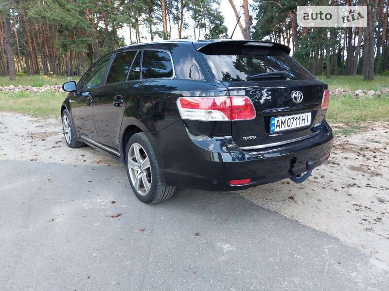 2010 toyota avensis