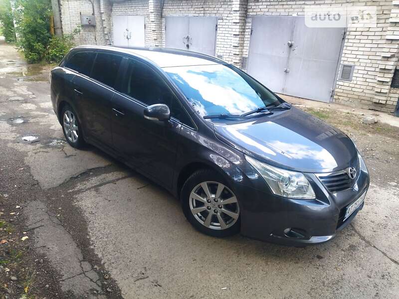2010 toyota avensis