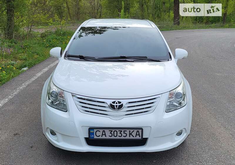 2011 toyota avensis