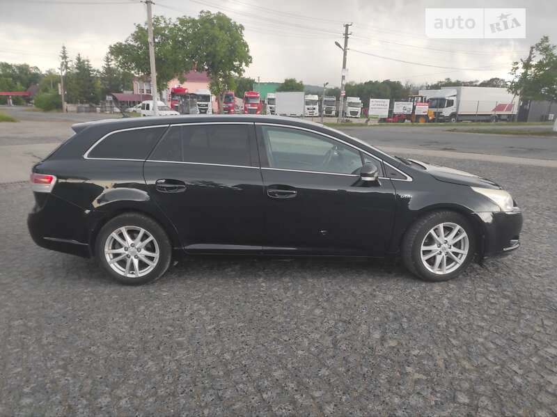 2011 toyota avensis
