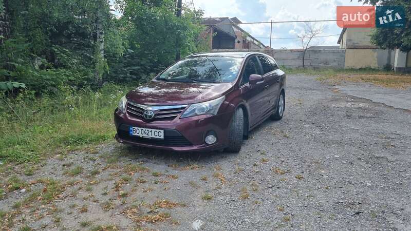 2013 toyota avensis