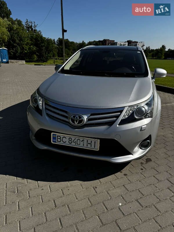 2013 toyota avensis