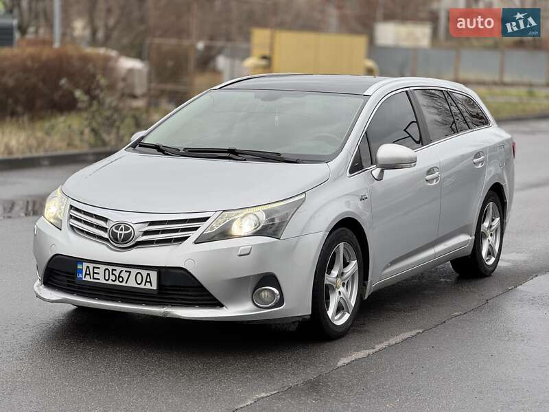 2012 toyota avensis