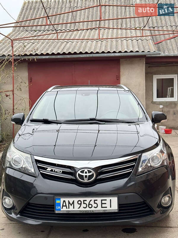2012 toyota avensis